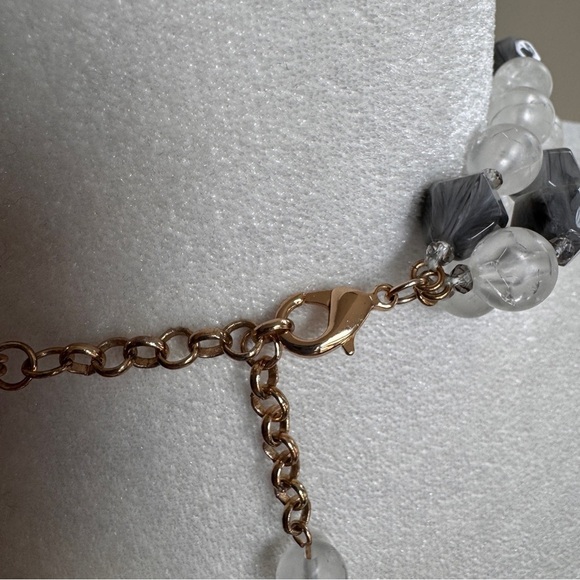 Shell Flower Three Strand Beaded Necklace - Picture 8 of 10